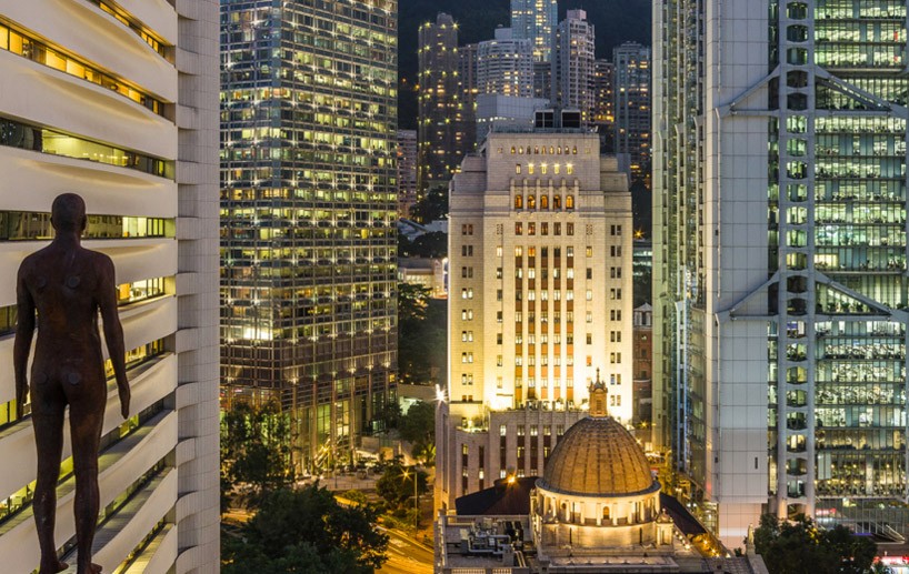 antony gormley's controversial event horizon installation
