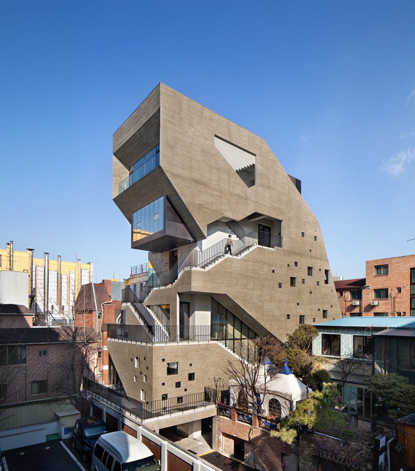 interrobang-bang-by-min-architects-seoul-designboom-02