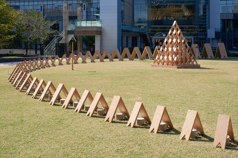 kengo kuma tsumiki pavilion tokyo design week triangle-shaped wooden blocks designboom