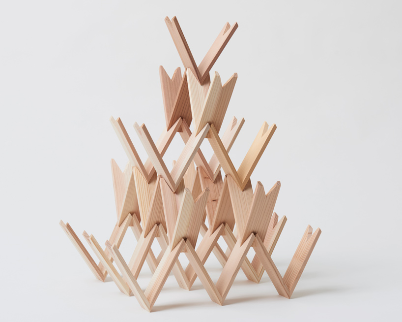 kengo kuma tsumiki pavilion tokyo design week triangle-shaped wooden blocks designboom