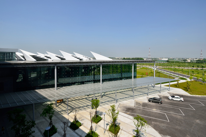 kris yao artech taiwan high speed rail changhua station designboom