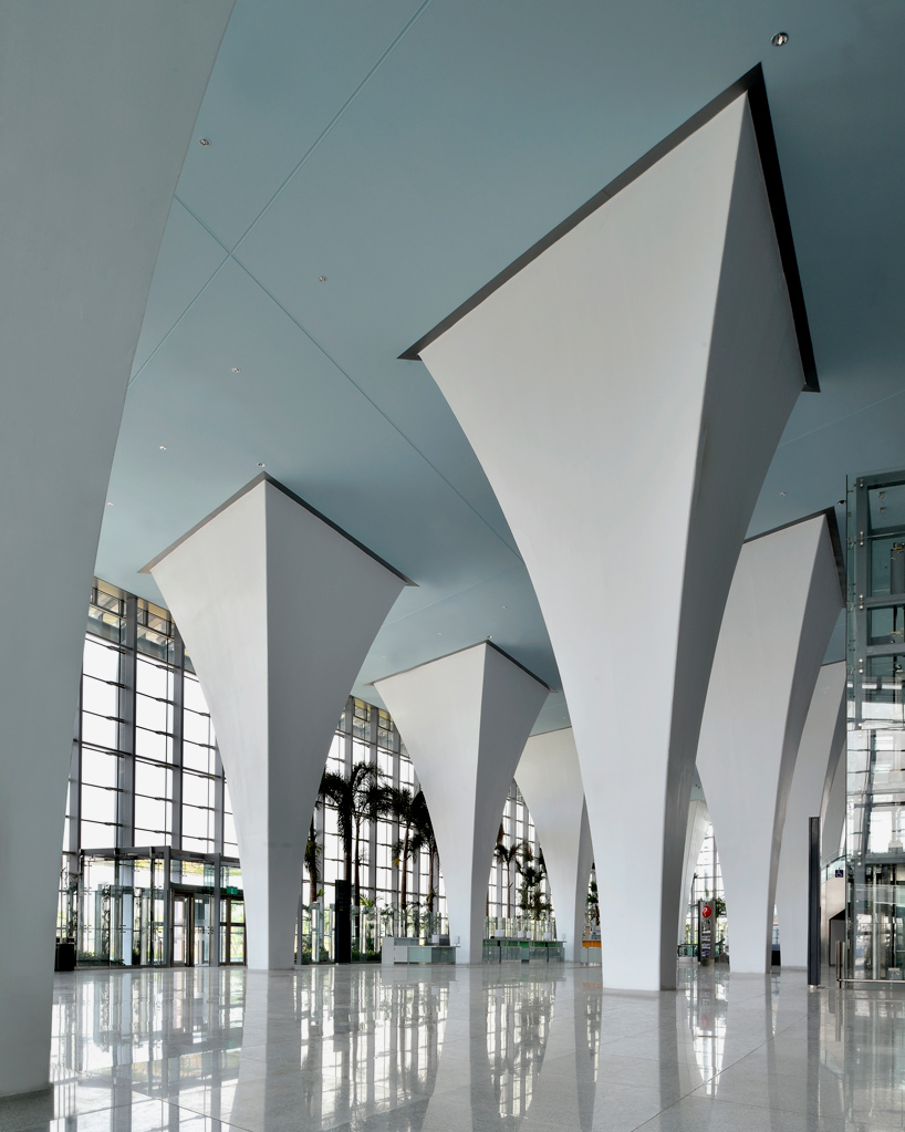 kris yao artech taiwan high speed rail changhua station designboom