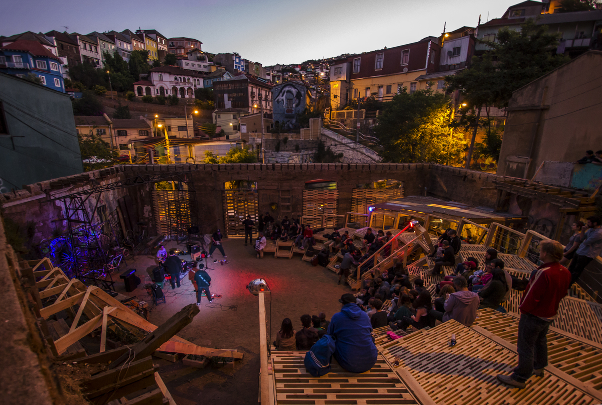 the scarcity and creativity studio the wave events space valparaiso chile sitio eriazo designboom 06
