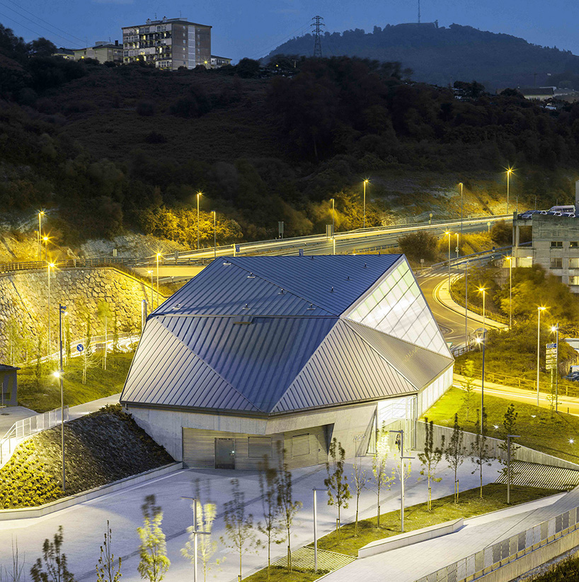 tabula rasa park pelota court vaumm designboom