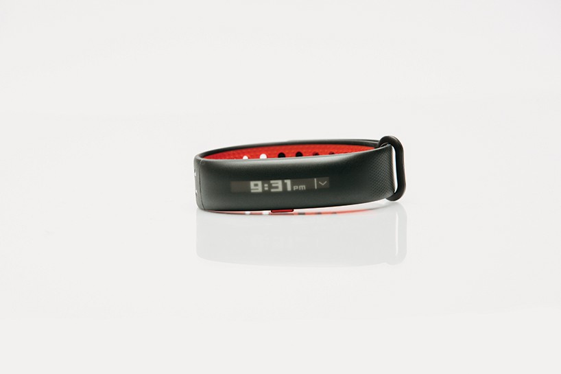 HTC-under-armour-healthbox-fitness-tracking-designboom-09