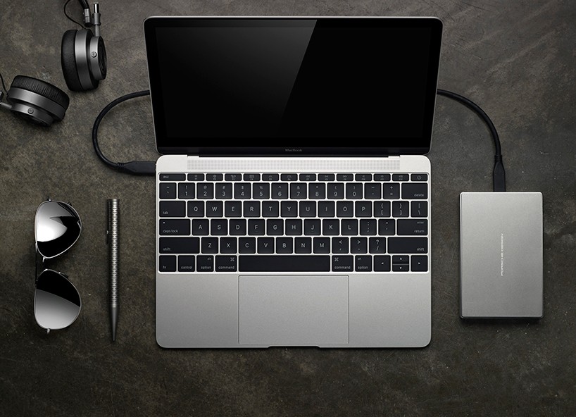 LaCie-chrome-neil-poulton-porsche-design-drive-CES-2016-designboom-06