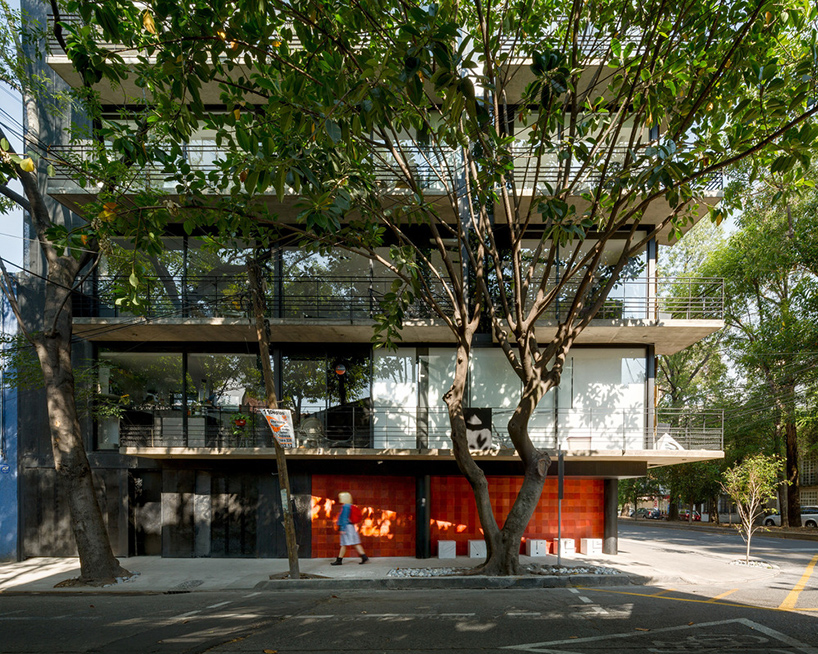 arqmov-workshop-just-be-apartments-mexico-city-designboom-02