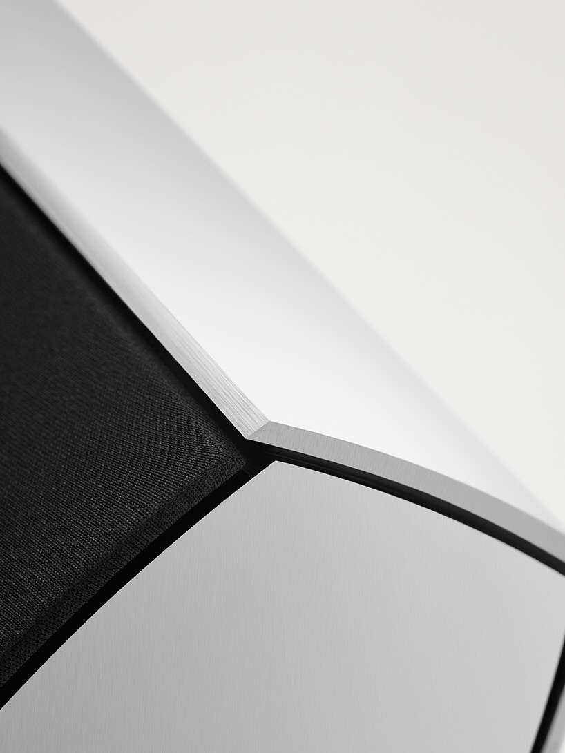 bang-olufsen-beosound-35-wireless-speaker-designboom-09