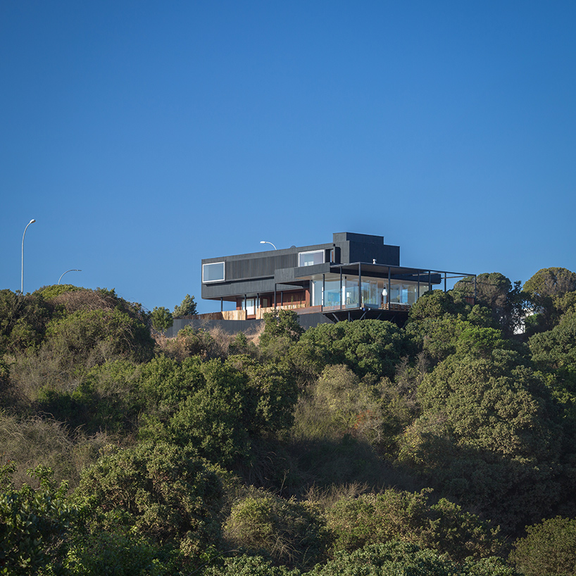 emA-arquitectos-GB-house-mantagua-chile-designboom-02
