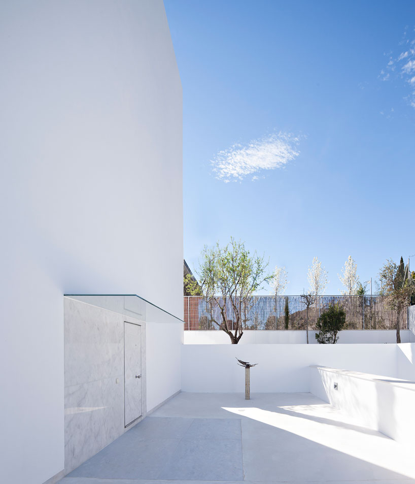 estudio-campo-baeza-cala-house-madrid-spain-designboom-02