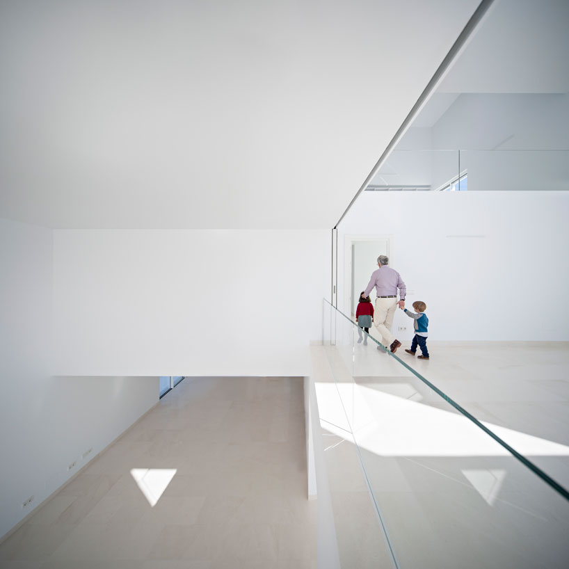 estudio-campo-baeza-cala-house-madrid-spain-designboom-02