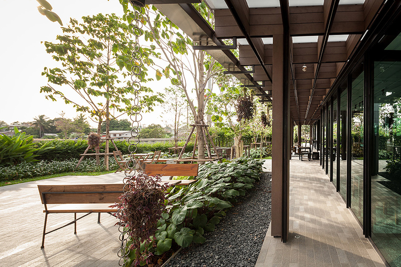 integrated-field-IF-it's-sara-cafe-nong-khae-thailand-designboom-02