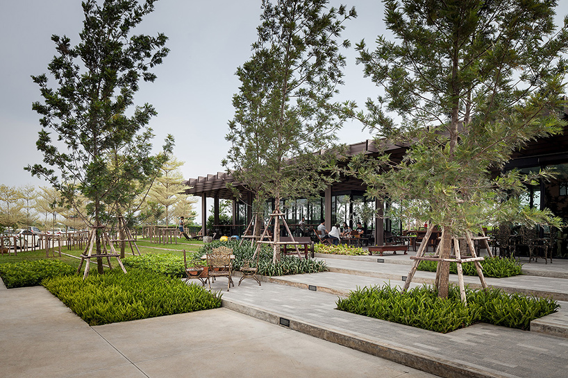 integrated-field-IF-it's-sara-cafe-nong-khae-thailand-designboom-02