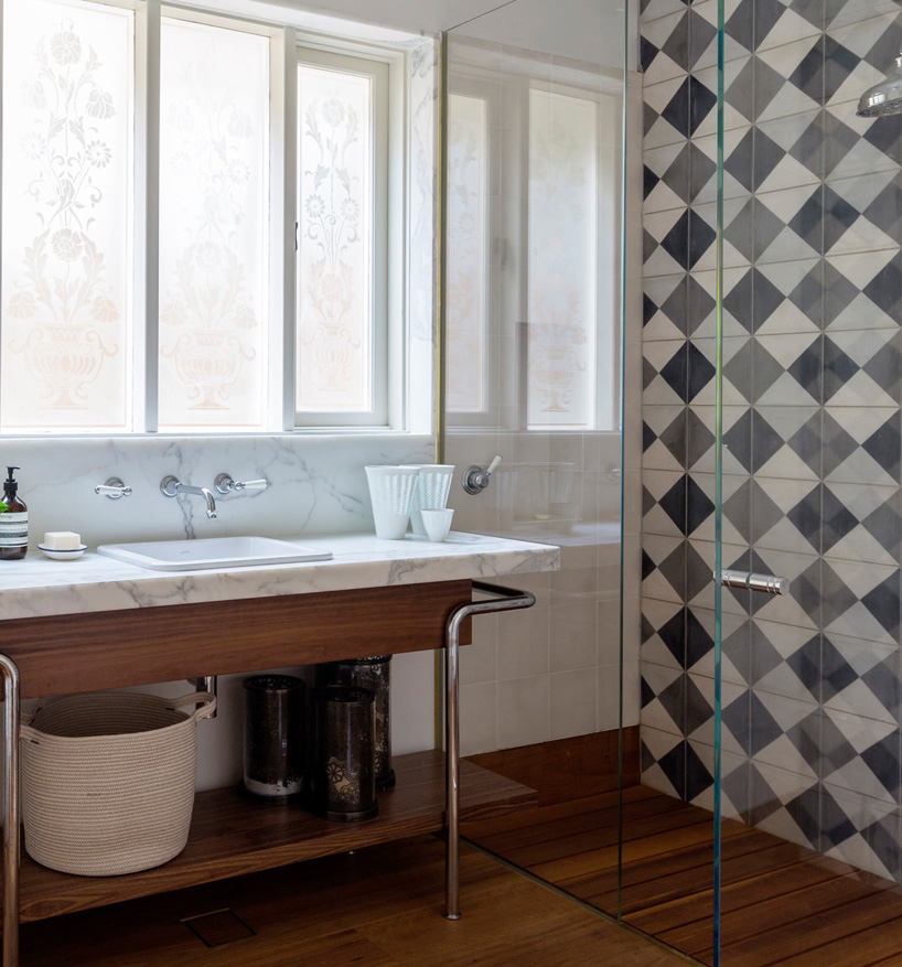 luigi-rosselli-architects-treasure-chest-hosue-designboom-02