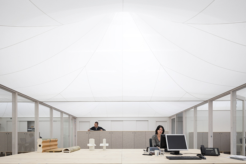 monadnock-interior-office-of-the-royal-tichelaar-factory-the-netherlands-designboom-02