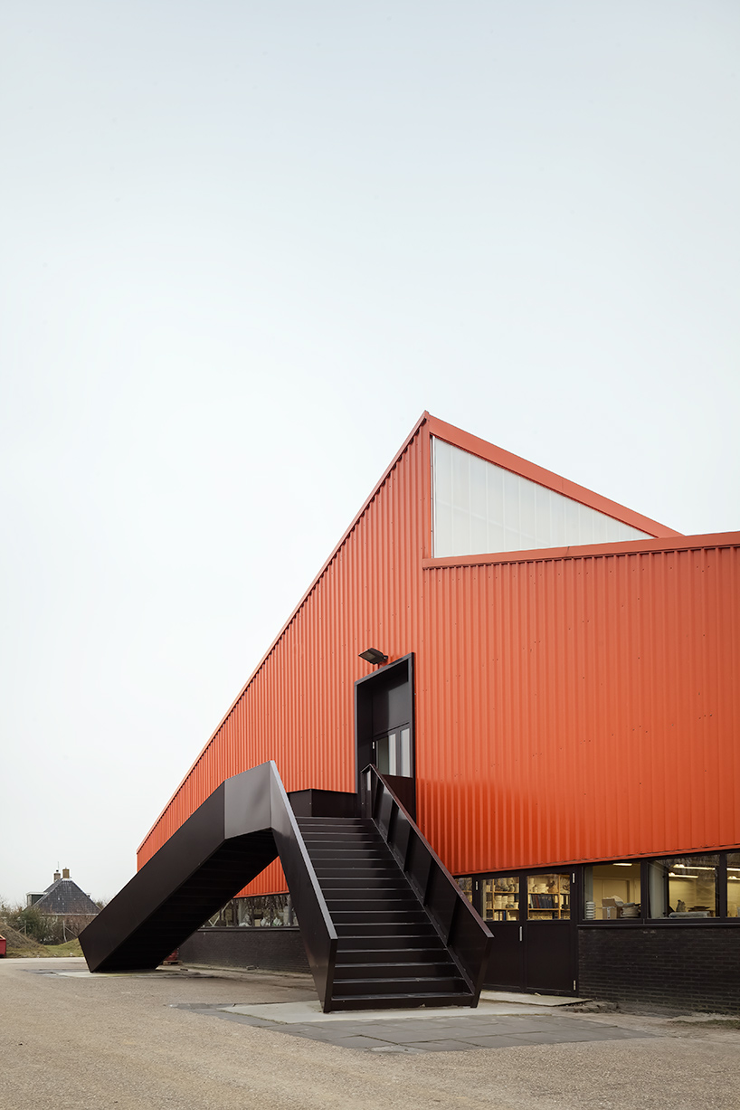 monadnock-interior-office-of-the-royal-tichelaar-factory-the-netherlands-designboom-02