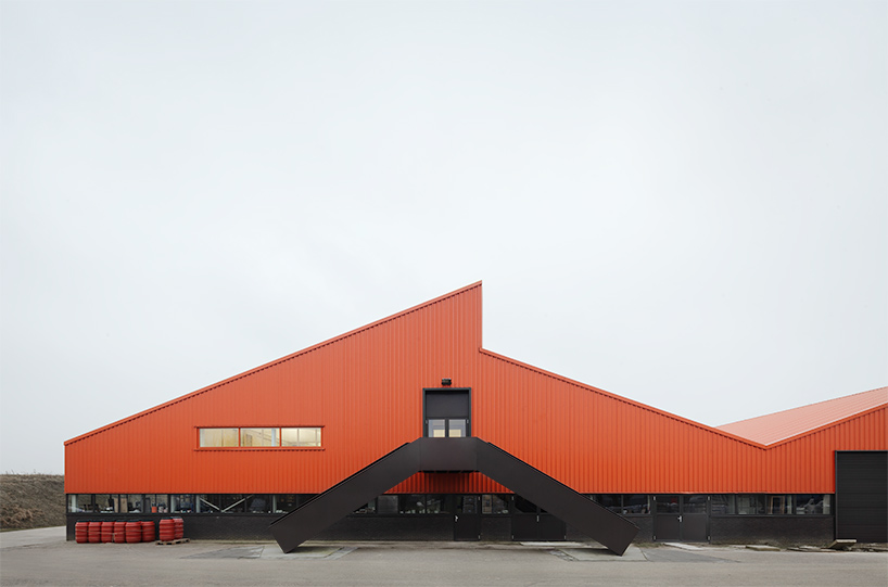 monadnock-interior-office-of-the-royal-tichelaar-factory-the-netherlands-designboom-02