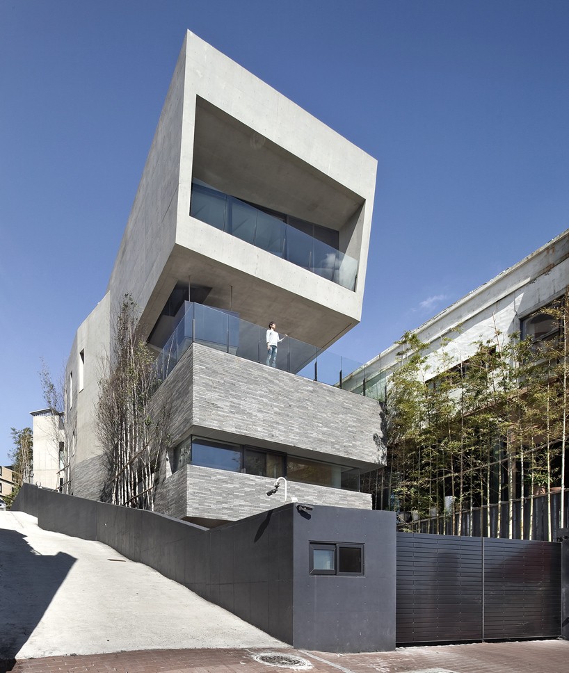 architect k establishes monolithic house along the coast architect k establishes monolithic house along the coast