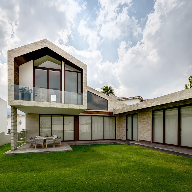 arqmov-workshop-casa-LPZ-house-mexico-city-designboom-01