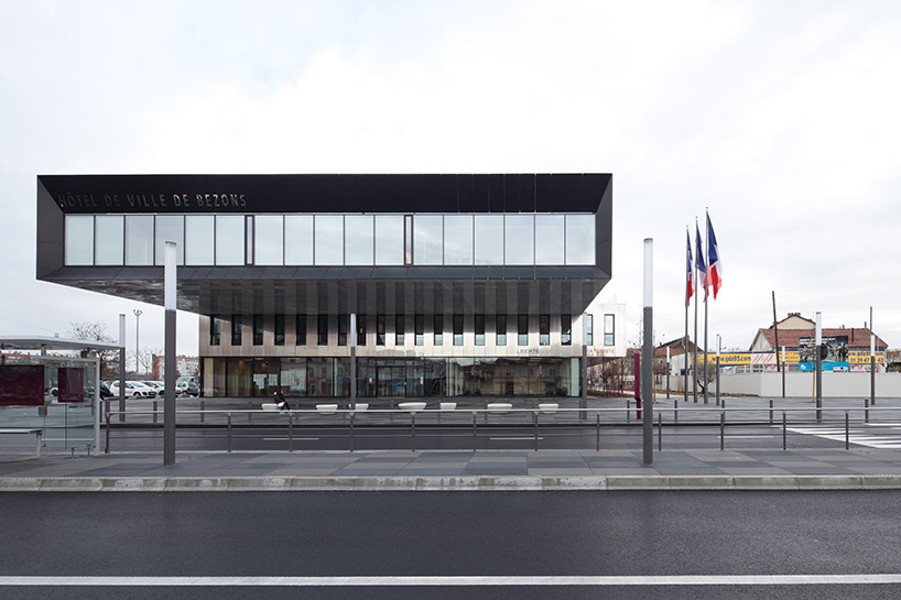 ecdm-architectes-new-city-hall-bezons-paris-designboom-02