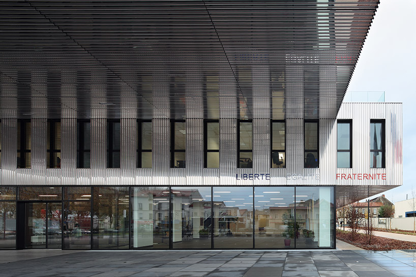 ecdm-architectes-new-city-hall-bezons-paris-designboom-02