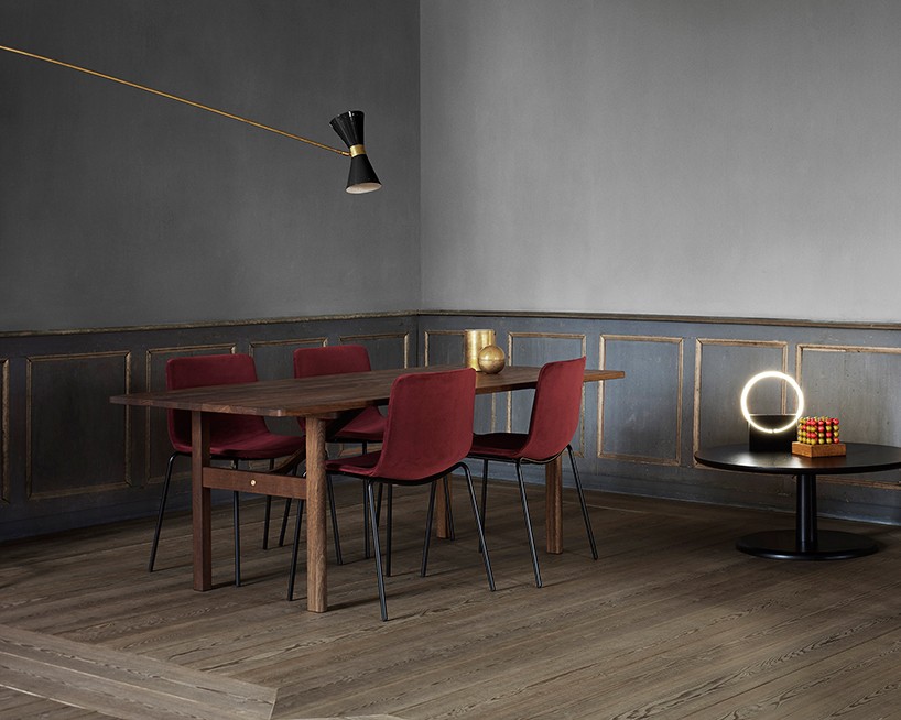 fredericia-jasper-morrison-kile-sofa-pon-coffe-table-taro-table-designboom-01