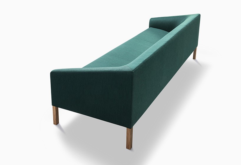 fredericia-jasper-morrison-kile-sofa-pon-coffe-table-taro-table-designboom-04