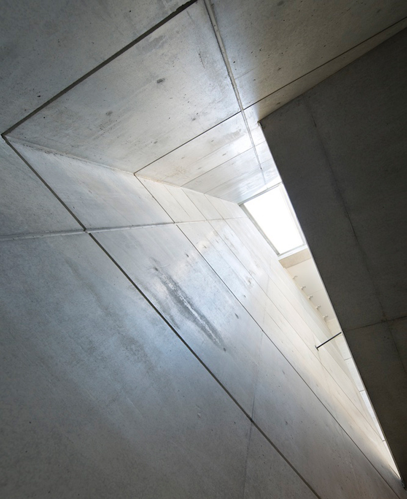 mamiya-shinichi-design-studio-shinkoji-temple-aichi-japan-designboom-02