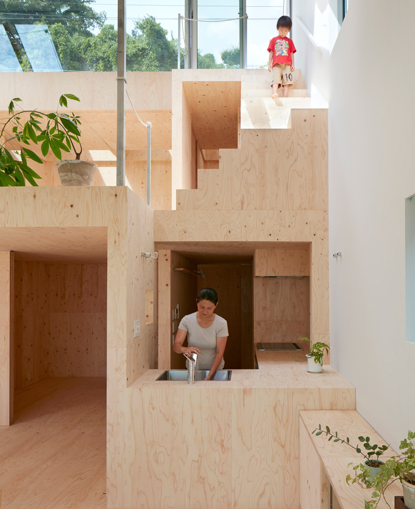 tomohiro hata s hillside house interior integrates 
