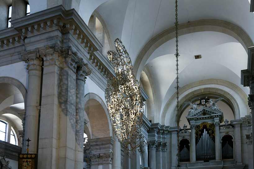 together-jaume-plensa-venice-art-biennale-designboom-03