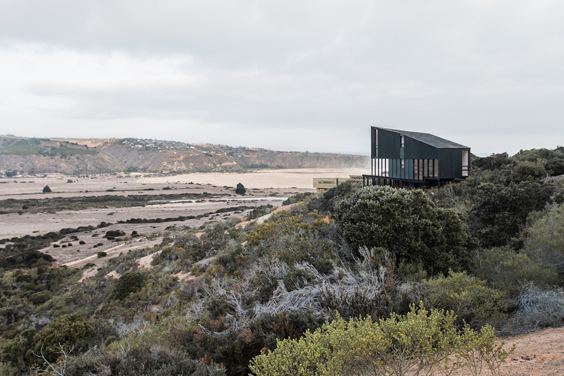 whale!-architecture-casa-encallada-chile-designboom-02