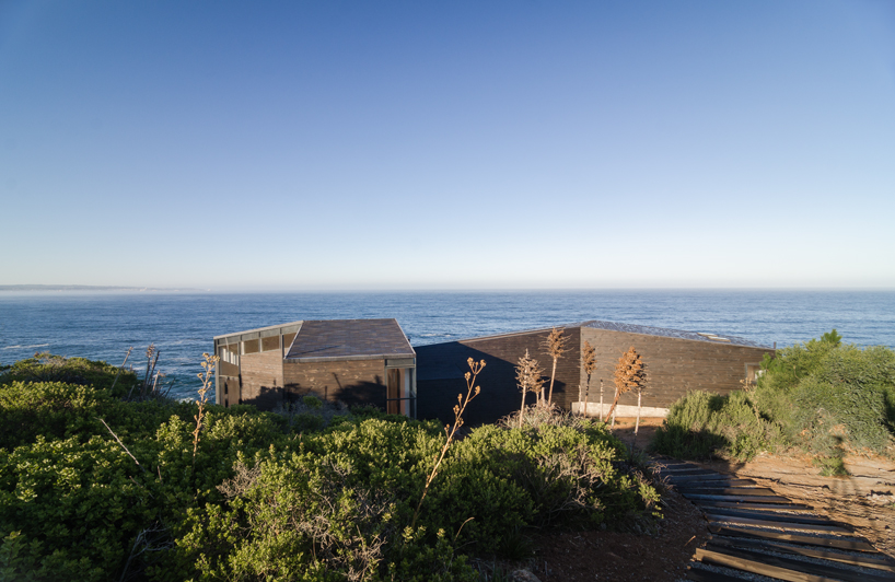 whale!-architecture-house-tunquen-chile-designboom-02