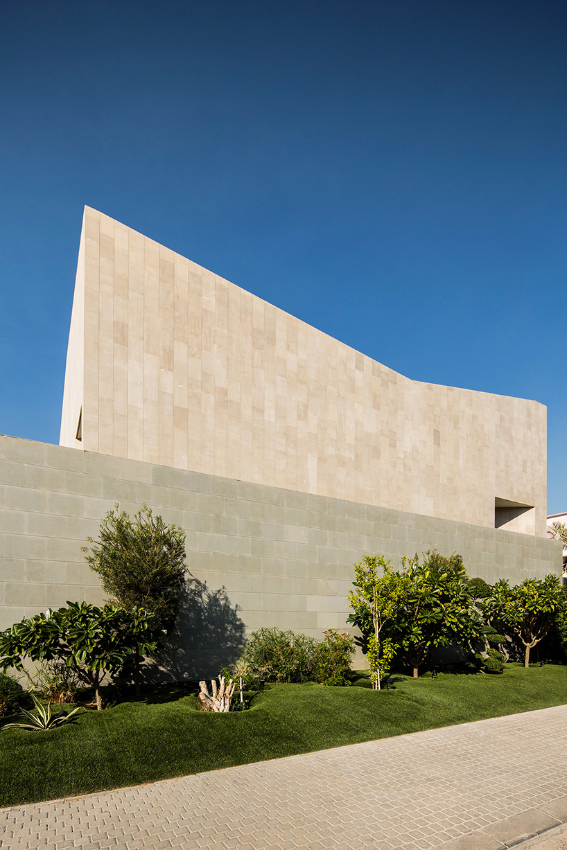 AGi-architects-wall-house-khaldiya-kuwait-designboom-02