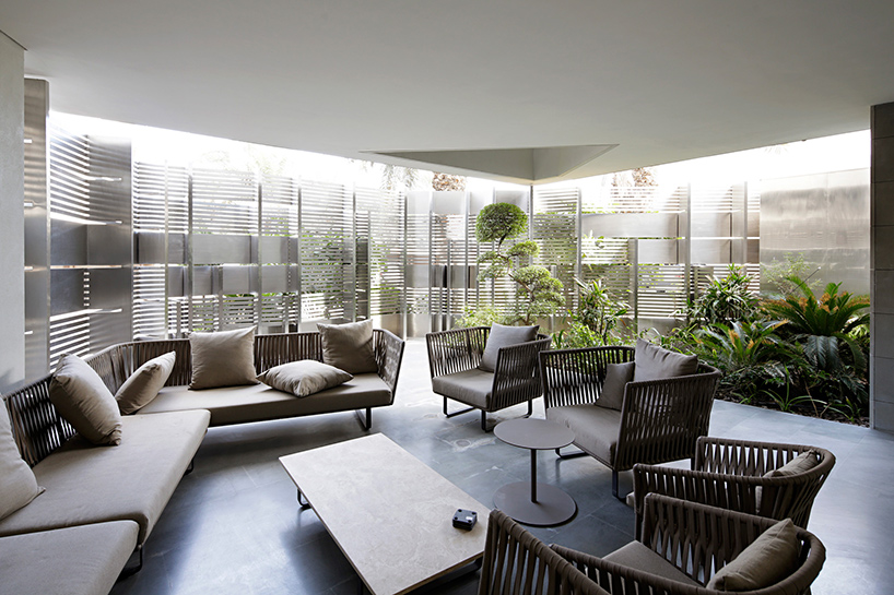 AGi-architects-wall-house-khaldiya-kuwait-designboom-02