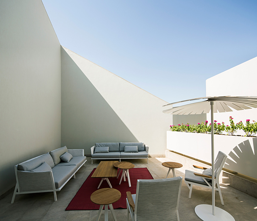 AGi-architects-wall-house-khaldiya-kuwait-designboom-02