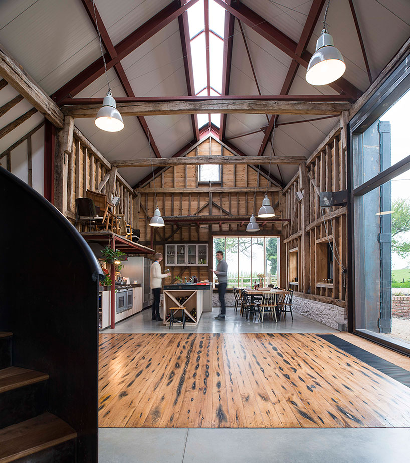 liddicoat goldhill restore the ancient party barn  in england 