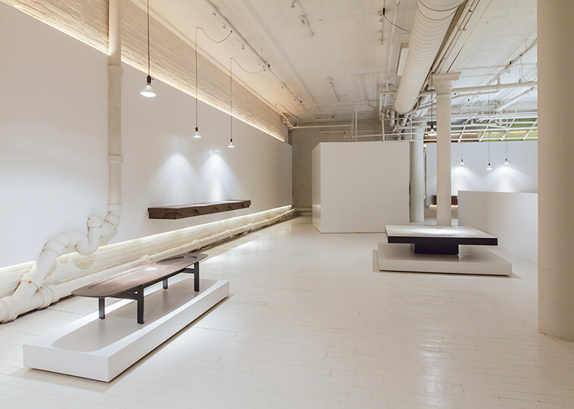 arthur-casas-espasso-furniture-made-in-america-exhibition-new-york-designboom-01
