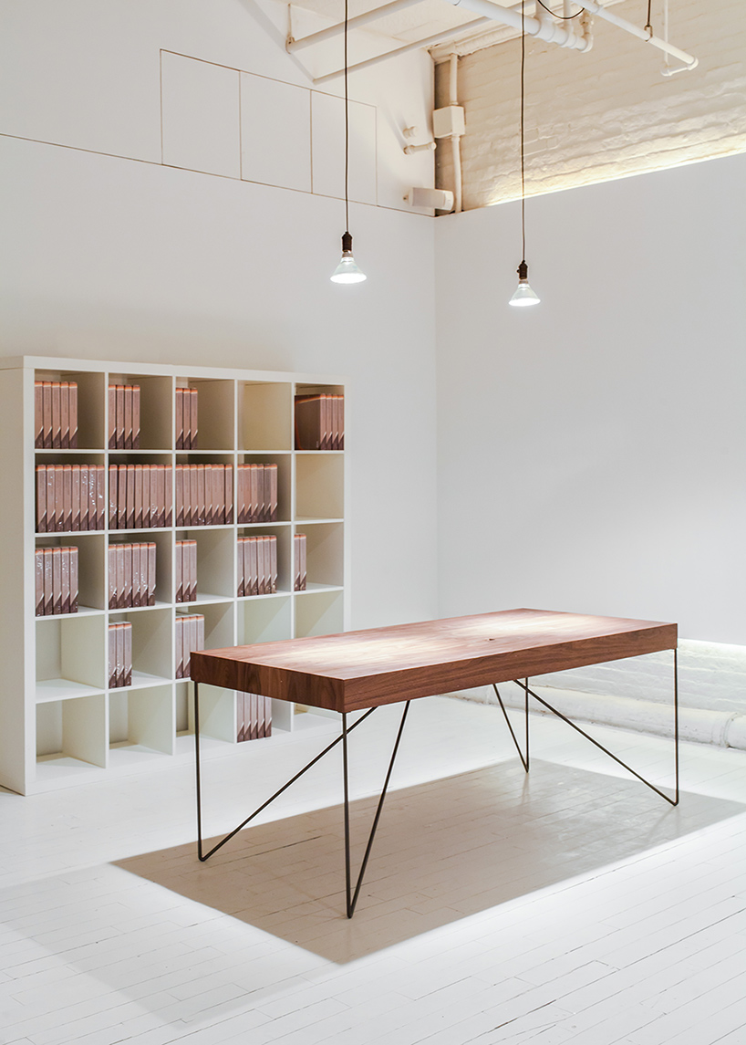 arthur-casas-espasso-furniture-made-in-america-exhibition-new-york-designboom-02