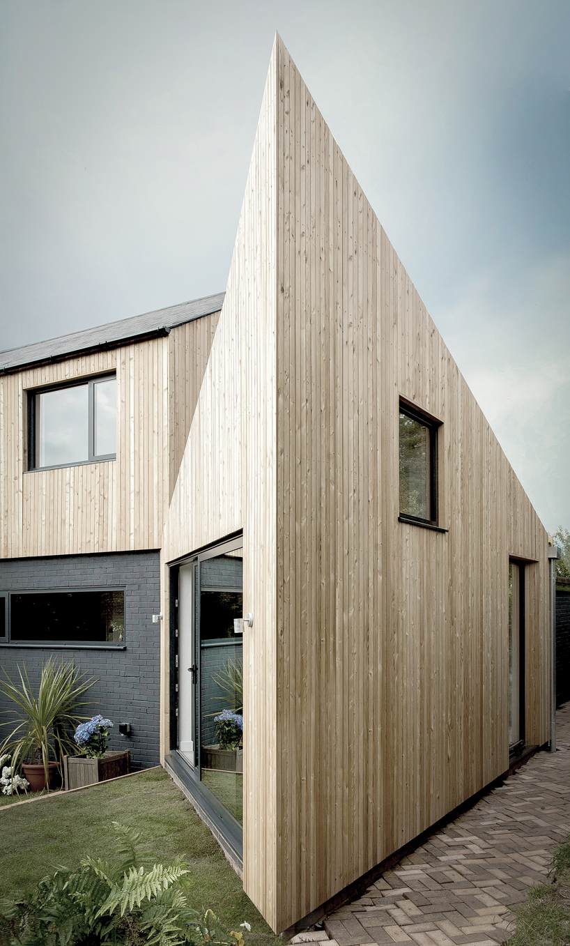 blee-halligan-architects-ugly-house-to-lovely-house-wales-uk-designboom-02