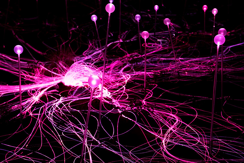 bruce-munro-field-of-light-uluru-australia-solar-power-designboom-02