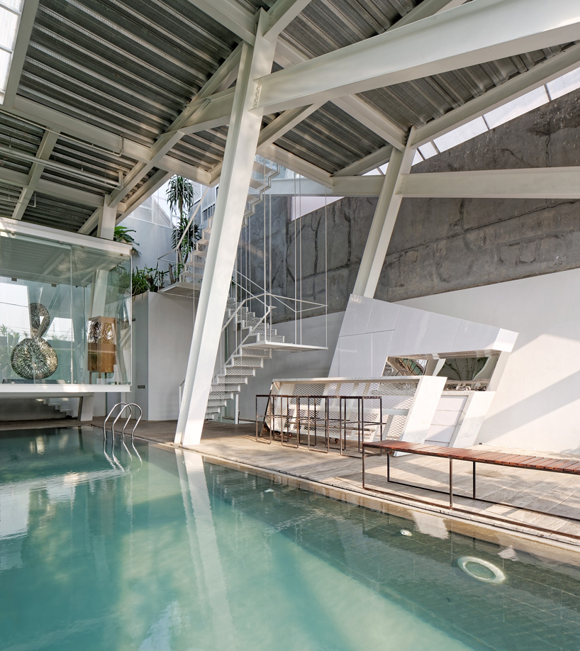 budi-pradono-architects-slanted-house-jakarta-designboom-03