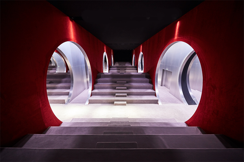 bureau-betak-dior-fw16-cour-carree-du-louvre-paris-designboom-03