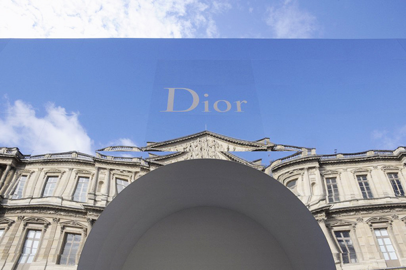 bureau-betak-dior-fw16-cour-carree-du-louvre-paris-designboom-08
