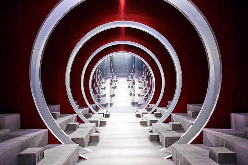 bureau-betak-dior-fw16-cour-carree-du-louvre-paris-designboom-11