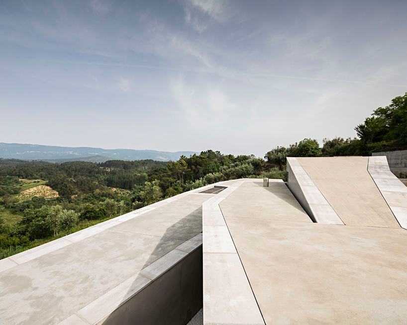 camarim-arquitectos-casa-na-gateira-house-penela-portugal-designboom-02