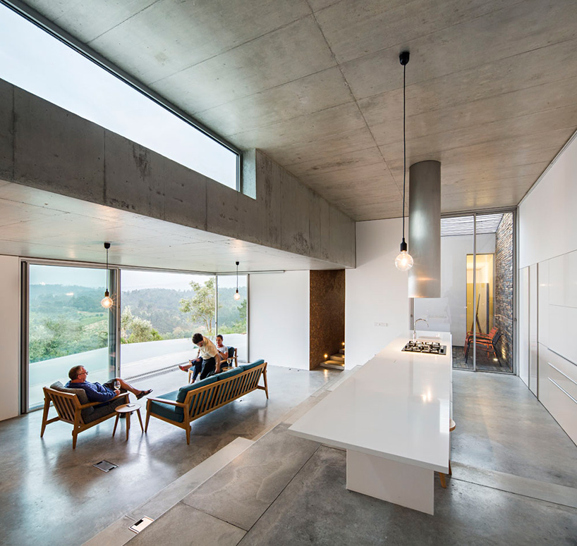 camarim-arquitectos-casa-na-gateira-house-penela-portugal-designboom-02