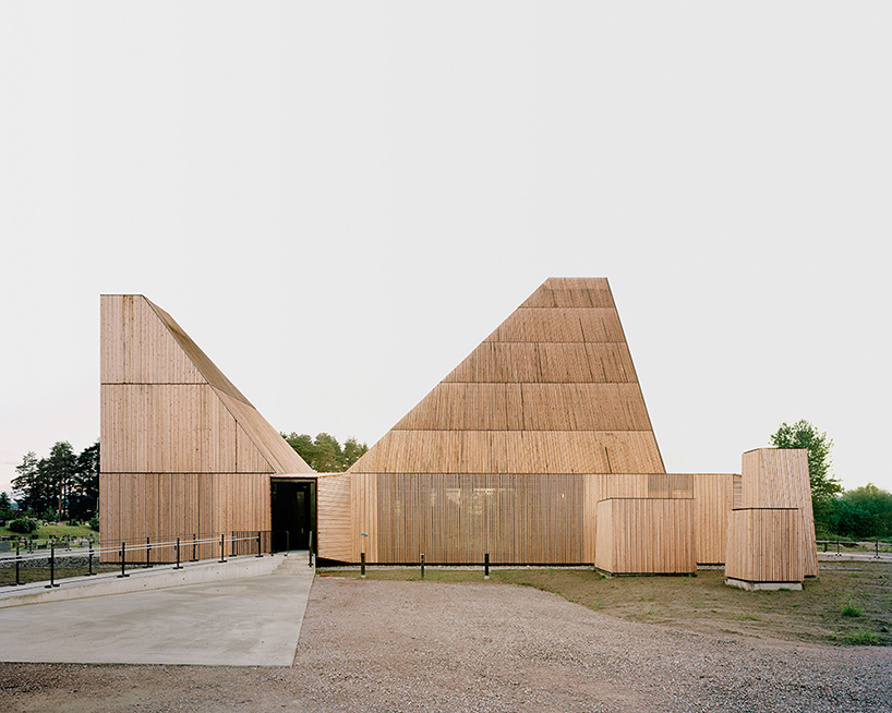 espen-surnevik-new-valer-church-hedmark-norway-designboom-02
