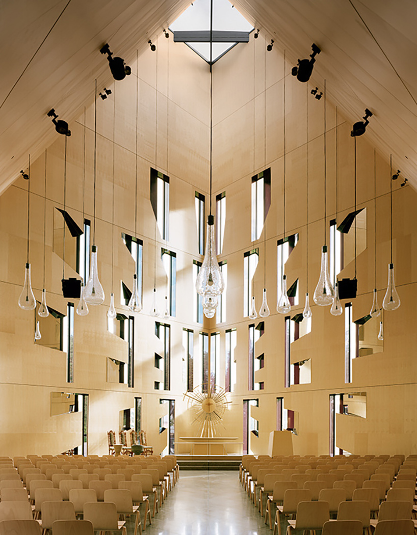 espen-surnevik-new-valer-church-hedmark-norway-designboom-02