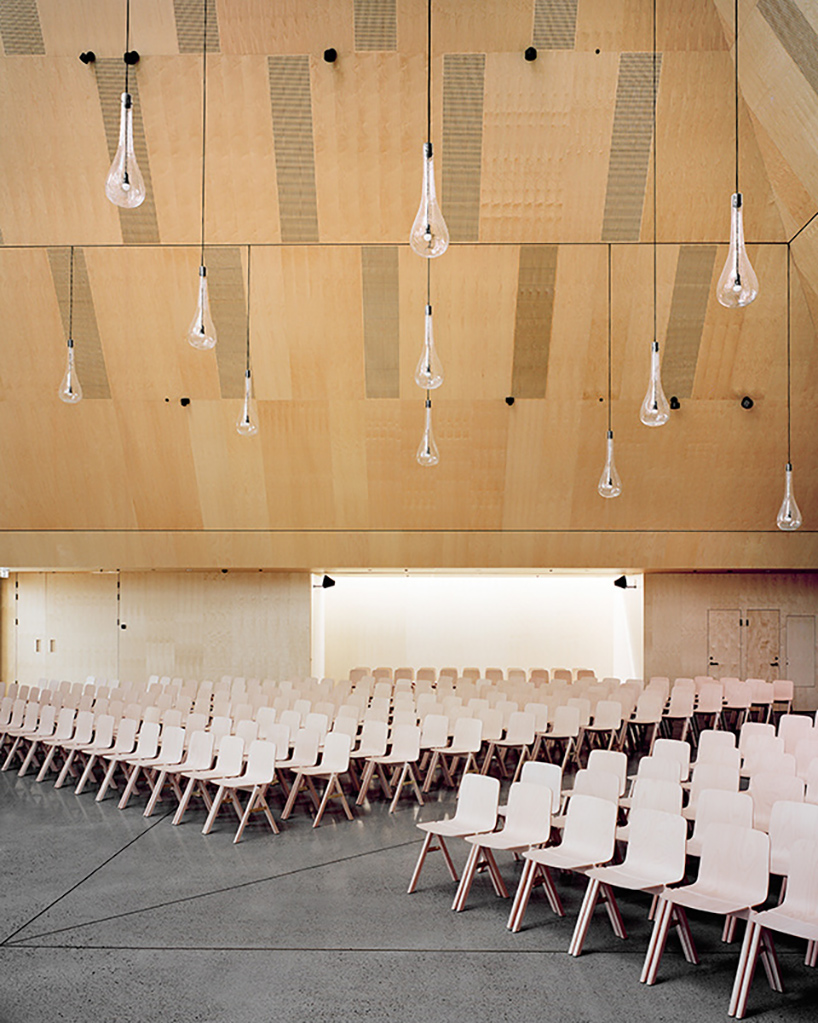 espen-surnevik-new-valer-church-hedmark-norway-designboom-02