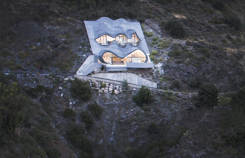 gilbartolome-architects-house-on-the-cliff-granada-designboom-02